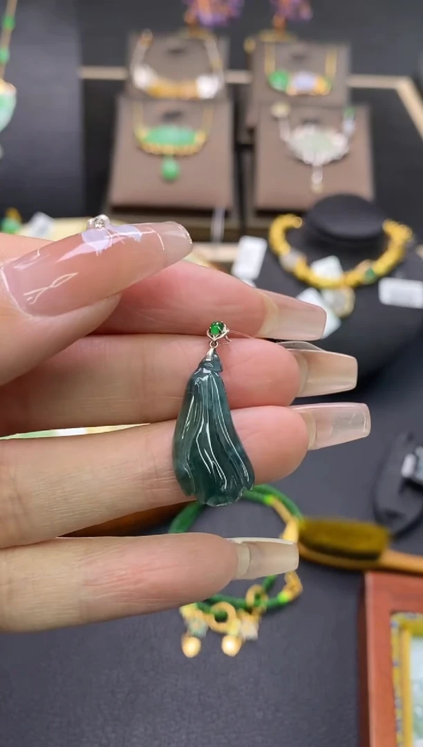【闪购商品】翡翠颈饰18K金镶嵌净货13135