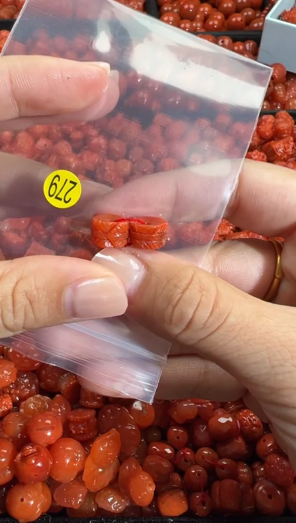 颈饰未镶嵌南红玛瑙1