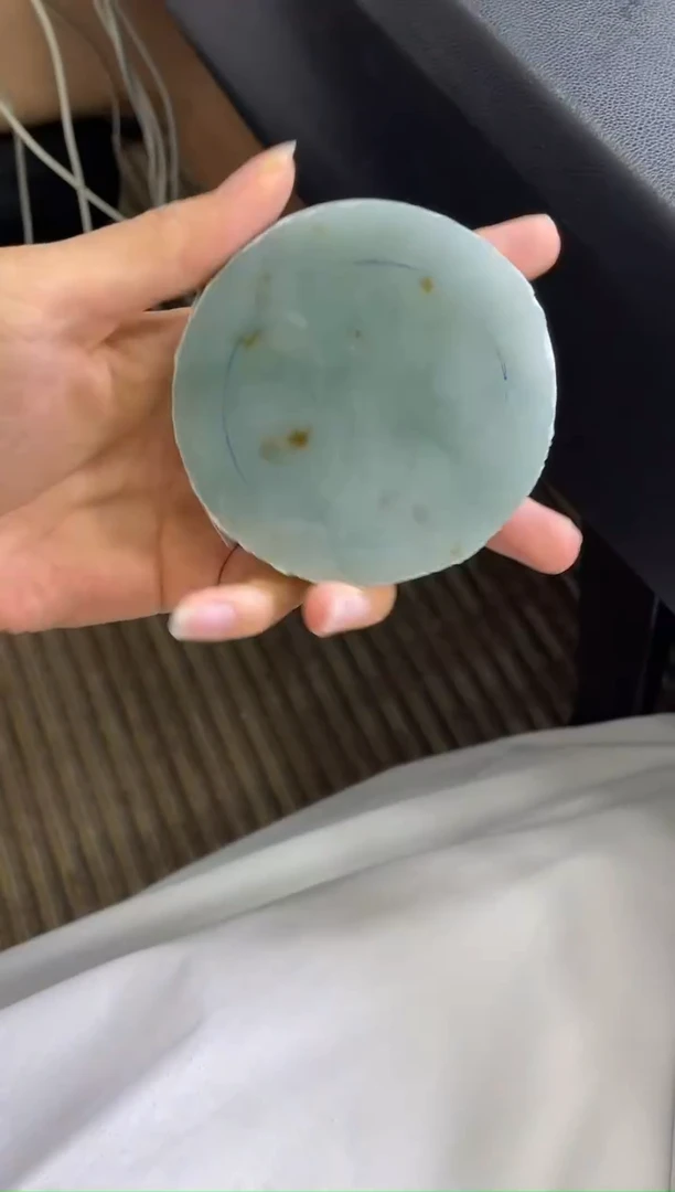 未镶嵌手镯定制翡翠蓝*。手镯