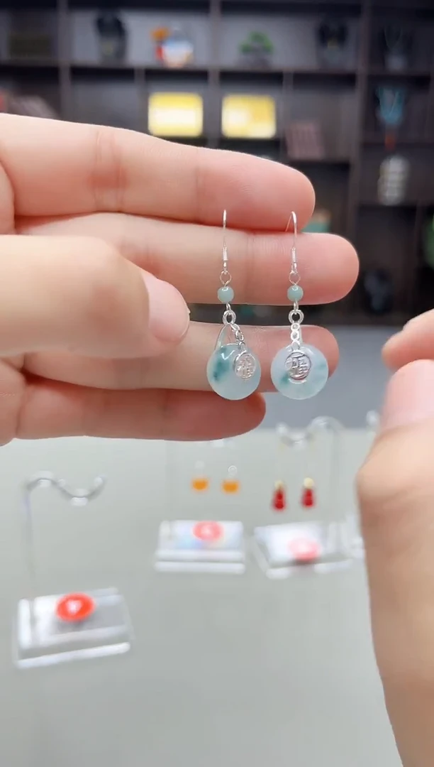 未镶嵌石英质玉（天山翠）耳饰721000