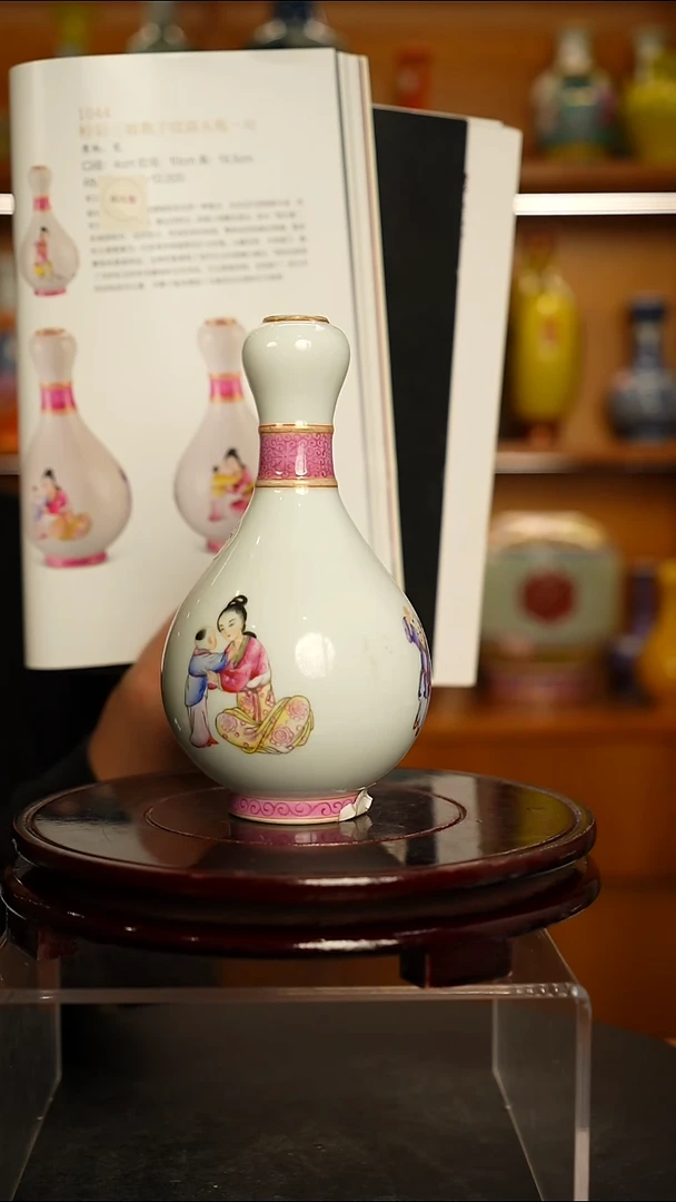 其他瓷粉彩三娘教子蒜头瓶