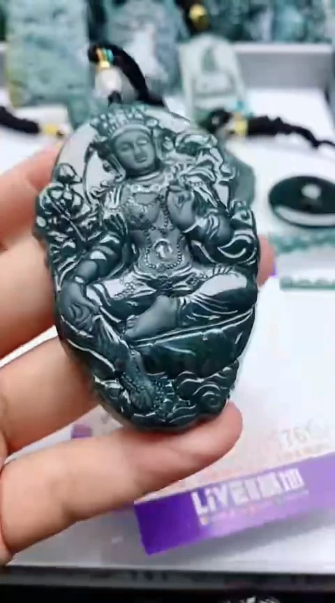 颈饰未镶嵌翡翠