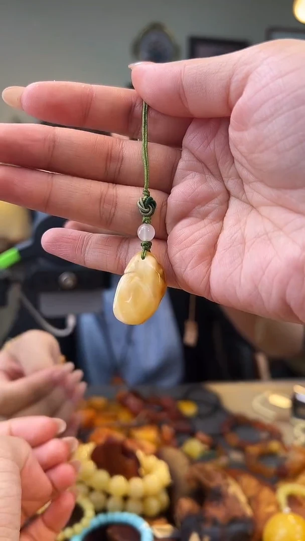 琥珀颈饰未镶嵌挂件