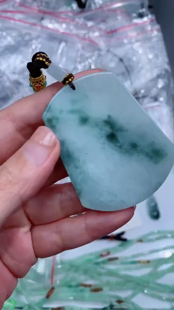 颈饰未镶嵌翡翠吊坠