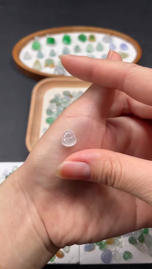 吊坠(不含链)18K金镶嵌翡翠一个JK151