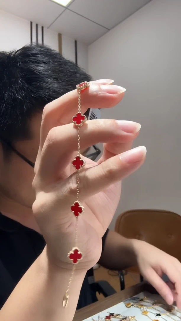 玛瑙/玉髓手链18K金镶嵌允***姐红色k黄，小号五花手链GHJ