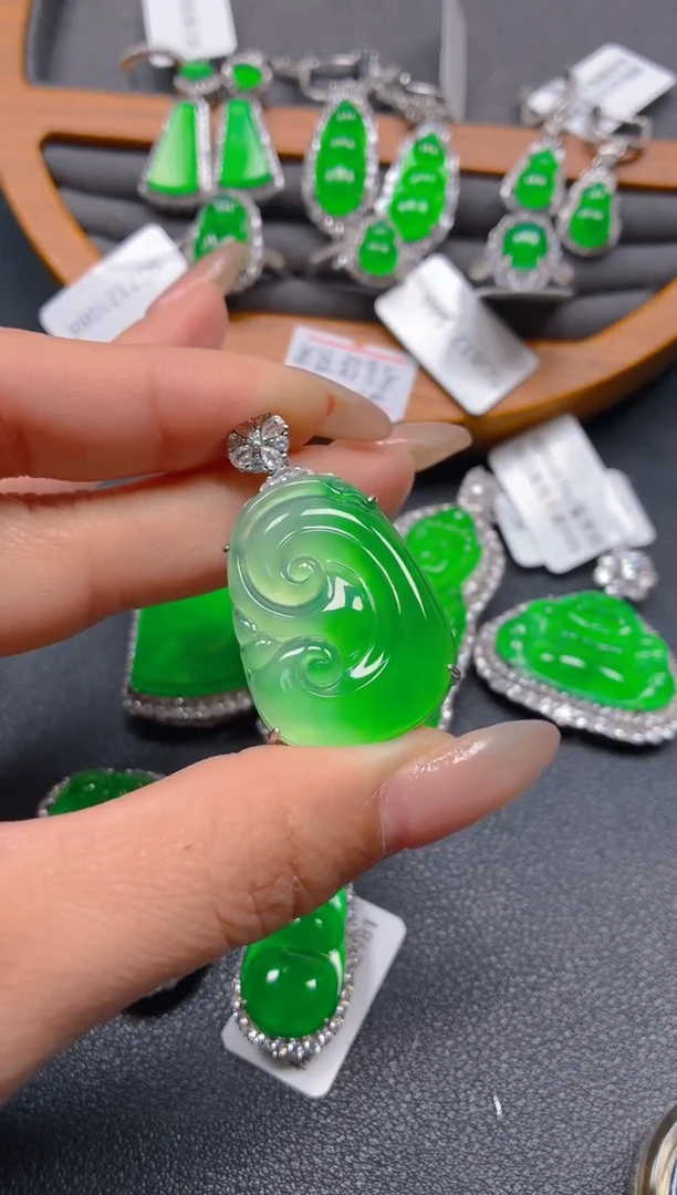 吊坠(不含链)银S925镶嵌翡翠碧****香1