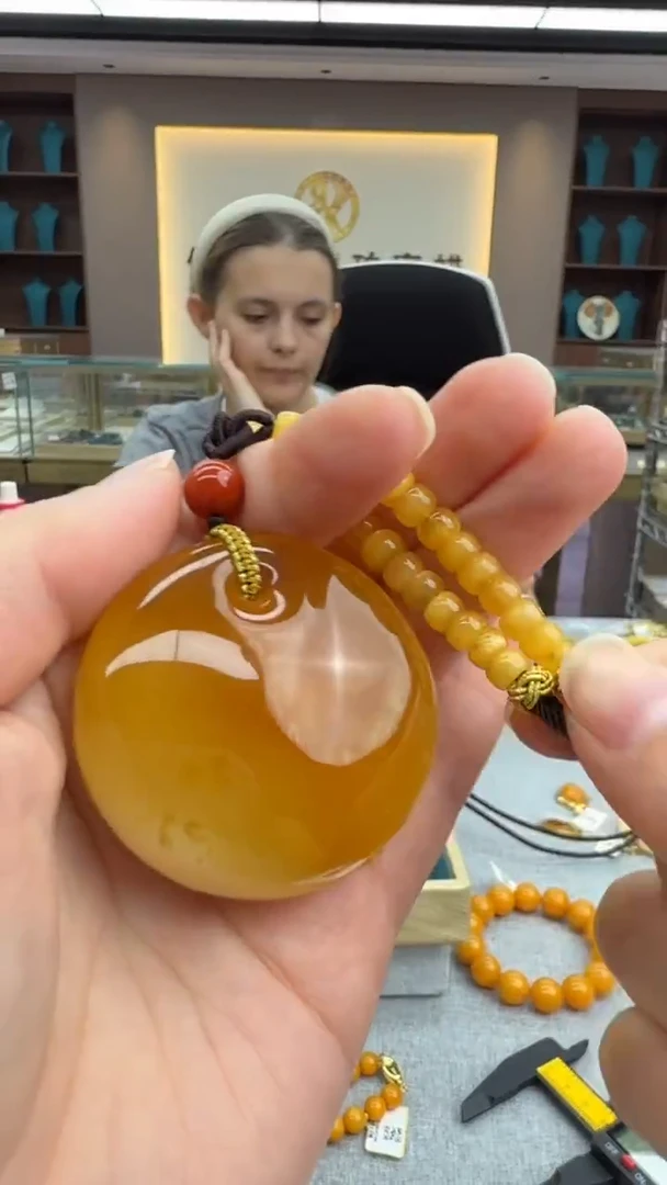 琥珀颈饰未镶嵌583秒拍号 假一罚三