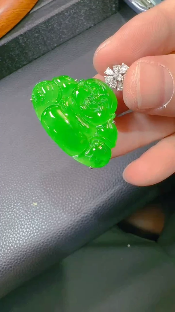 【闪购商品】翡翠吊坠(赠链)18K金镶嵌天然A货翡翠