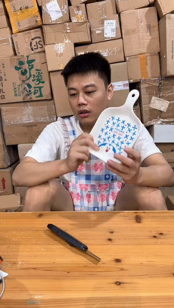 瓷片白色方盘叮当猫烤盘微瑕