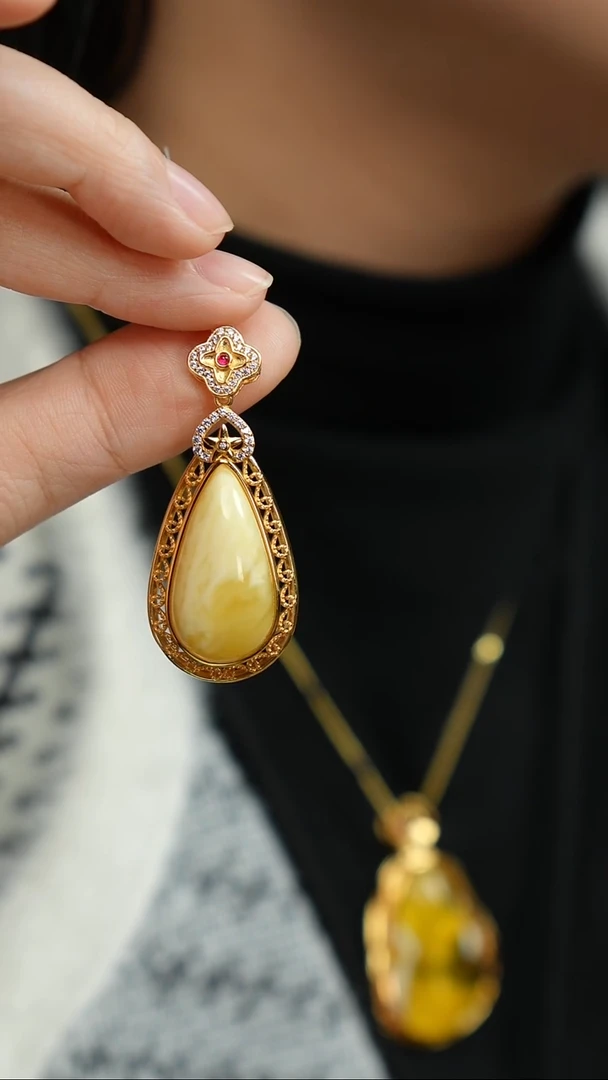 蜜蜡吊坠(赠链)银S925镶嵌水滴