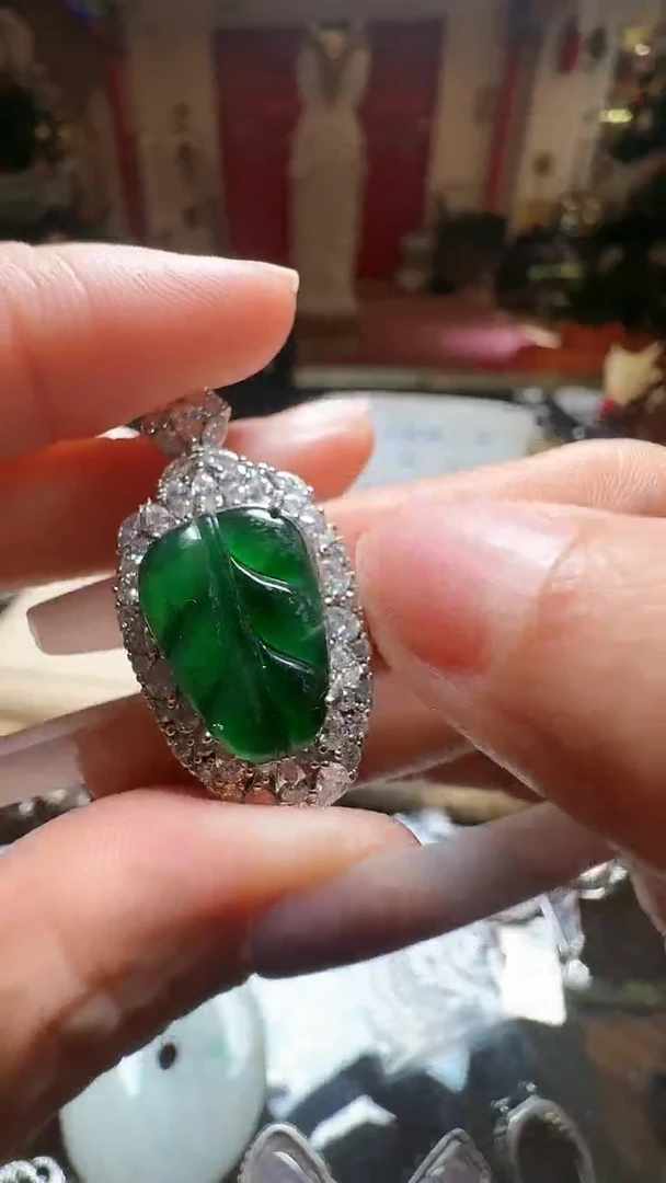 【闪购商品】翡翠吊坠(不含链)未镶嵌翡翠