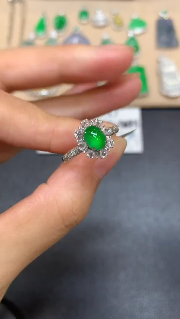 18K金镶嵌戒指翡翠蛋面【无服务费