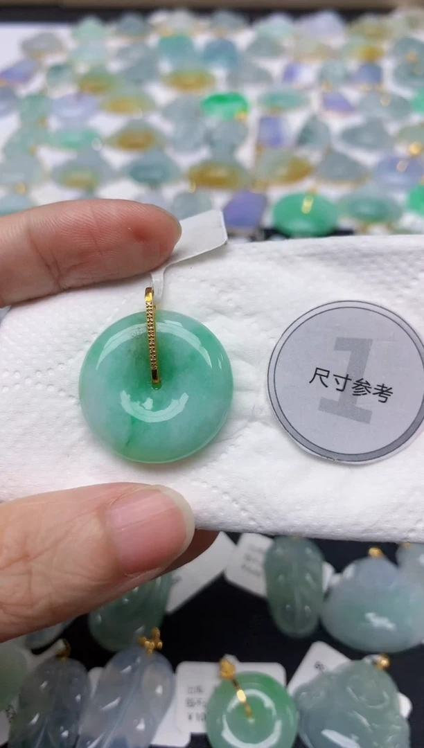 翡翠18K金镶嵌颈饰天然缅甸A货翡翠