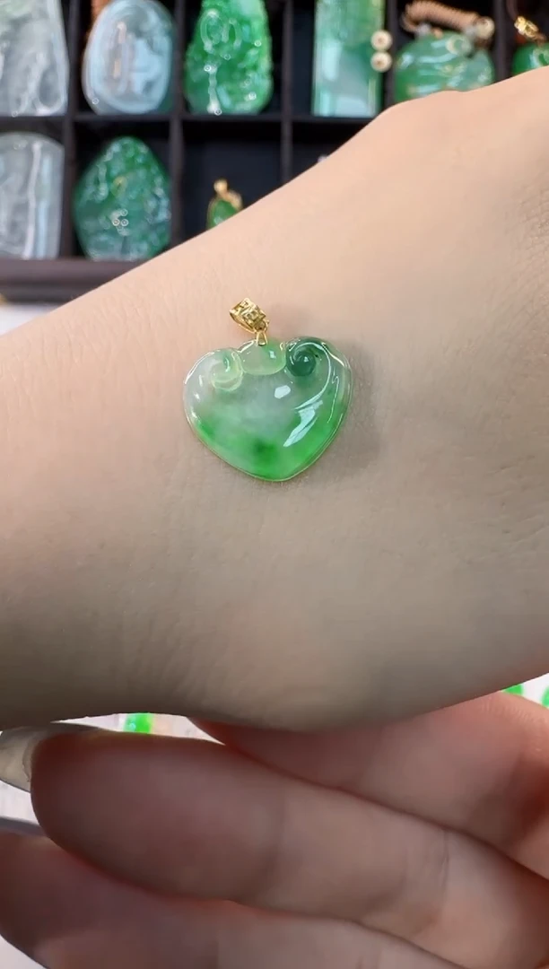 颈饰18K金镶嵌翡翠缅甸A货翡翠