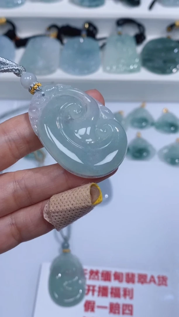 颈饰未镶嵌翡翠吊坠