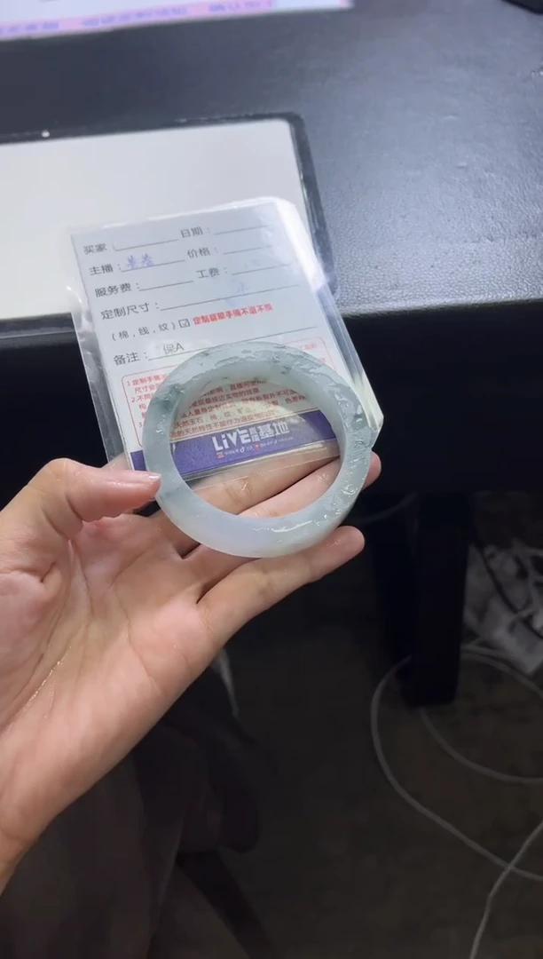 未镶嵌手镯定制翡翠人***得定制手镯不退不换