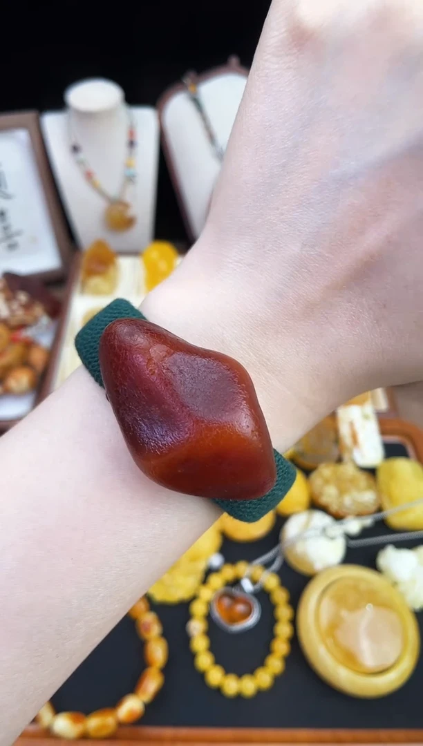 琥珀未镶嵌珠宝奇石柒月