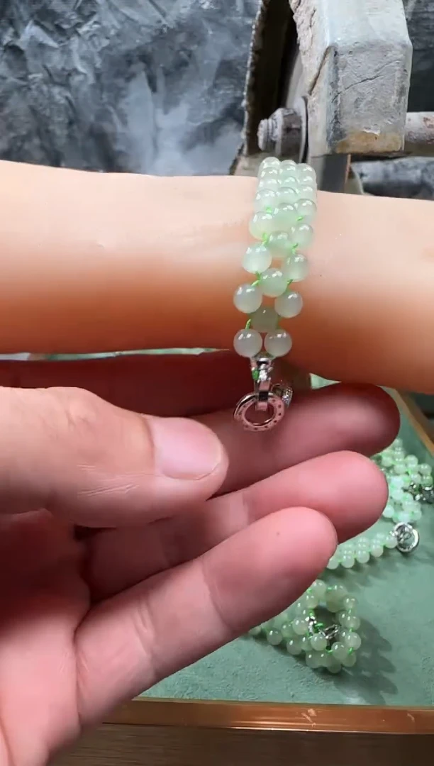 和田玉未镶嵌颈饰手串