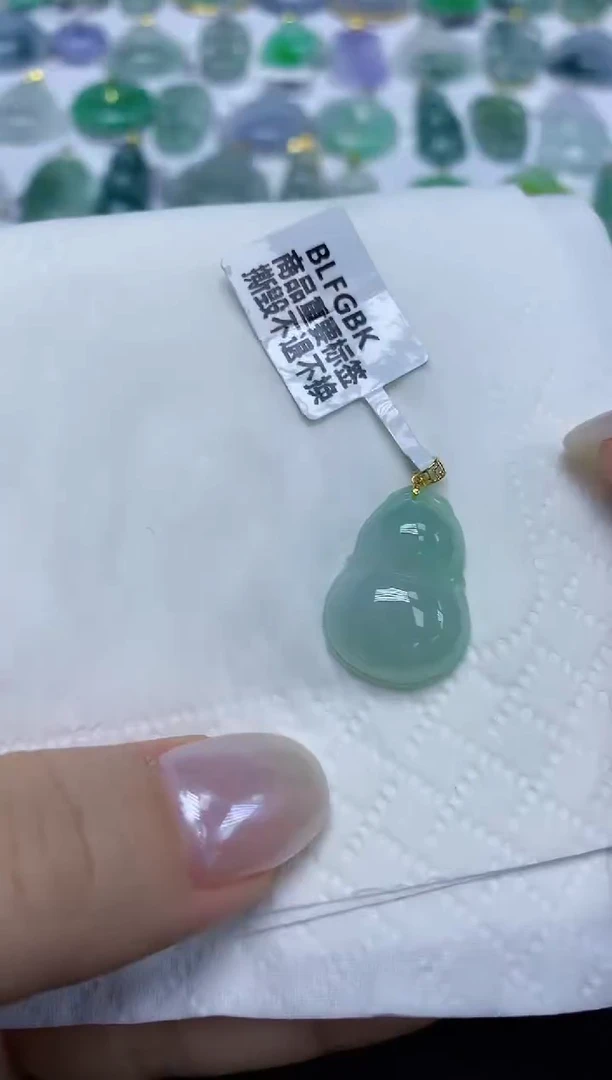 翡翠18K金镶嵌颈饰天然缅甸翡翠A货