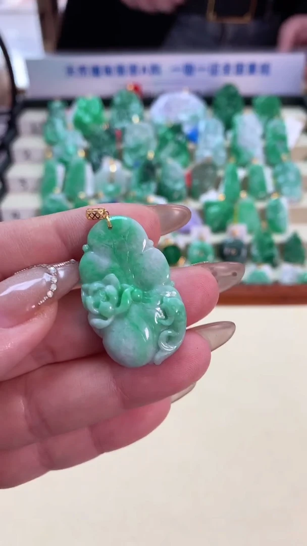 【闪购商品】翡翠吊坠(不含链)18K金镶嵌挂件