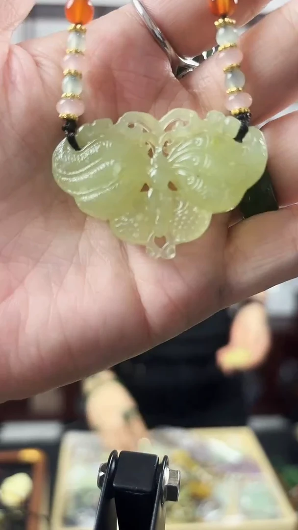 未镶嵌岫玉颈饰1