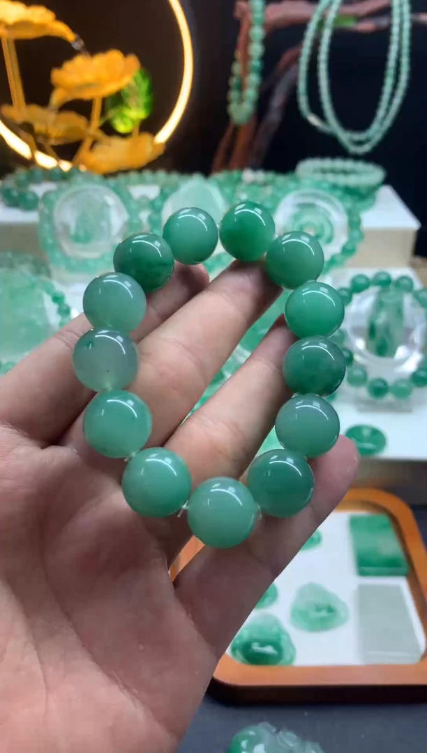 石英质玉（非洲翠）手串未镶嵌卡16珠串