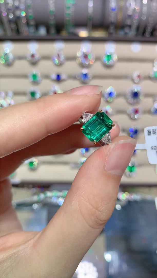 【闪购商品】祖母绿戒指18K金镶嵌2.63CT