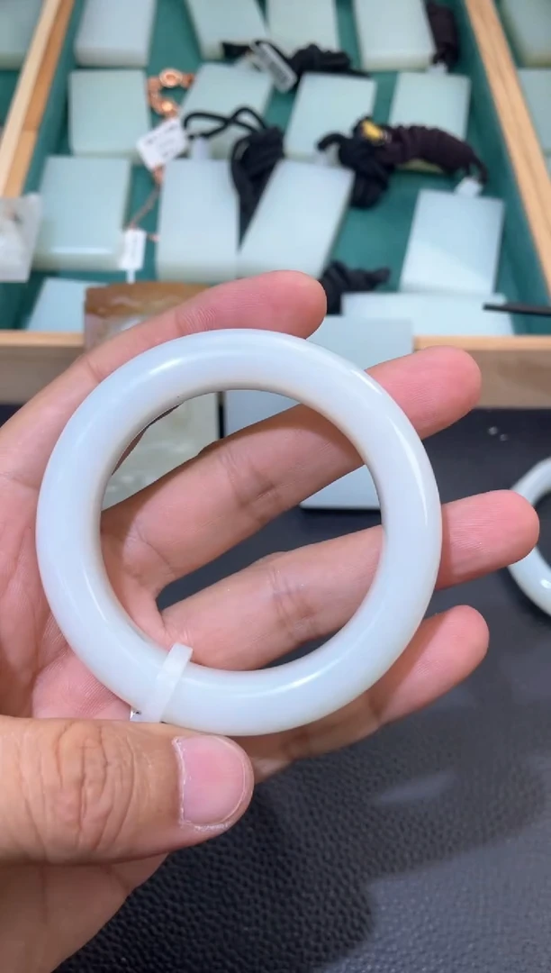 定制和田玉精品手镯53