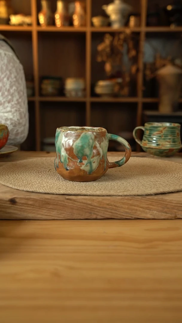 流釉系列的带把手大肚杯1个