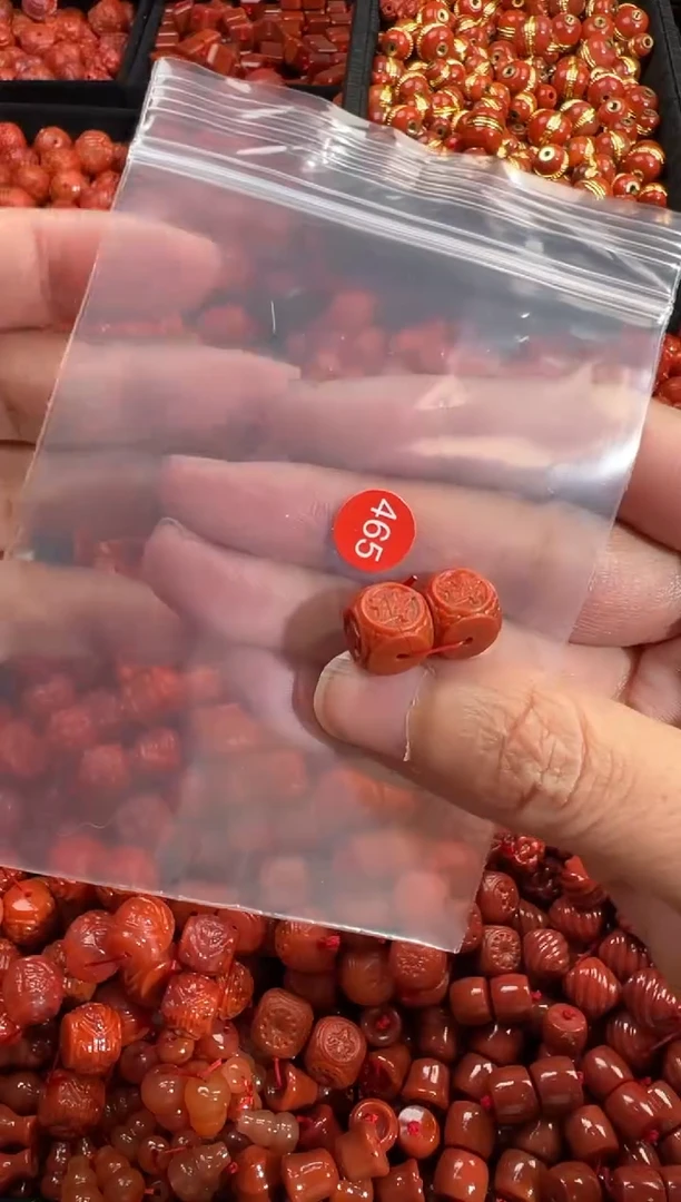 南红玛瑙未镶嵌颈饰1