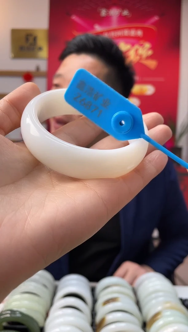 【闪购商品】和田玉手镯未镶嵌手镯 Z6871 圈口58