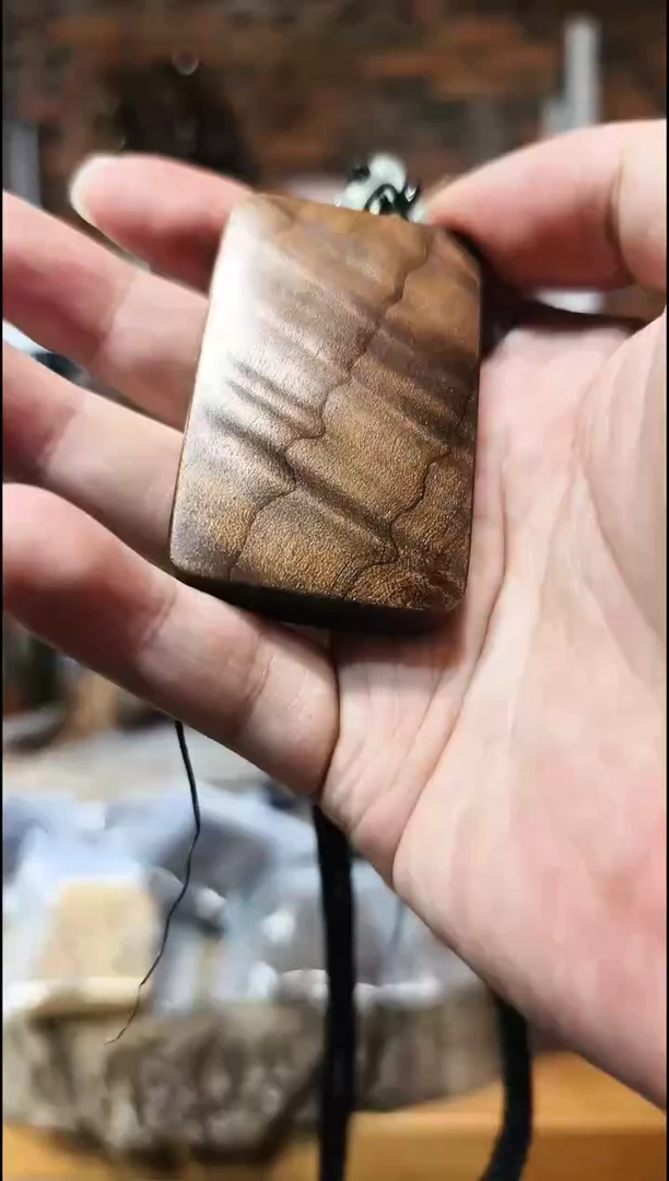 金丝楠无事牌脖挂