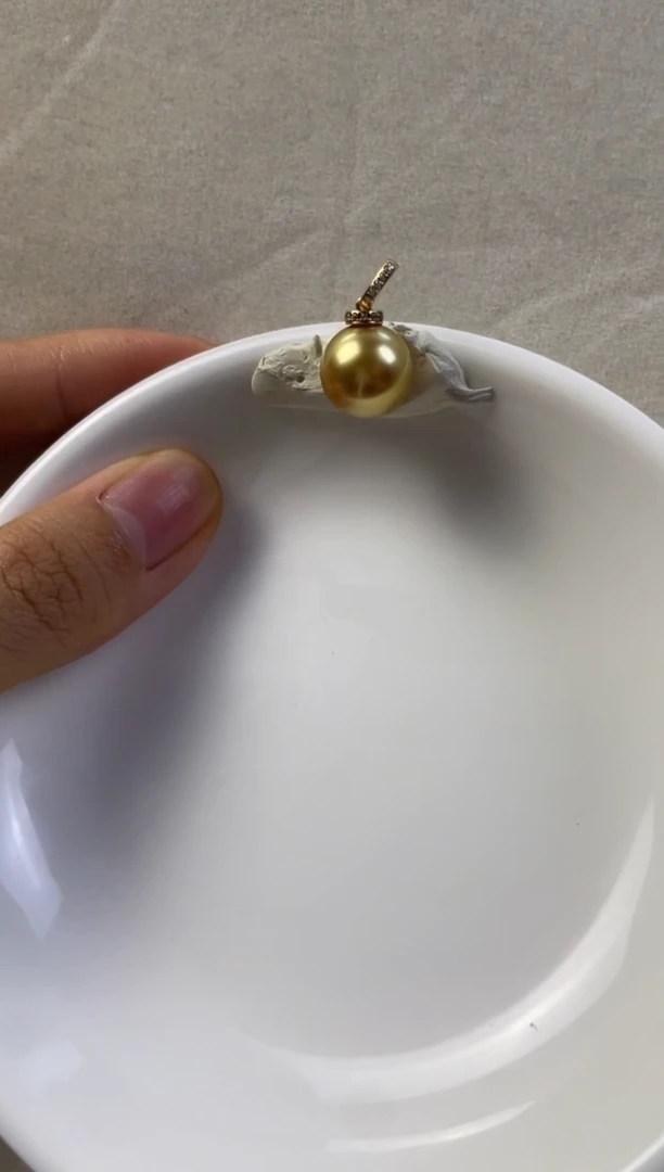 18K金镶嵌海水珍珠颈饰吊坠