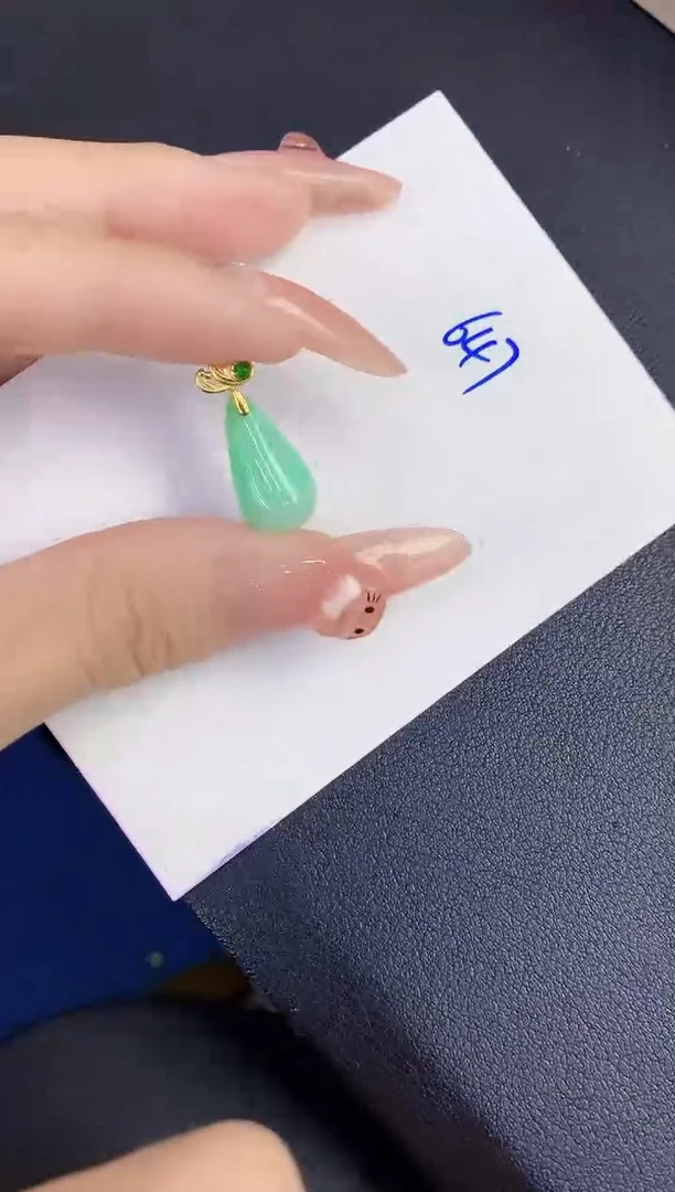 颈饰未镶嵌翡翠缅甸天然翡翠A货