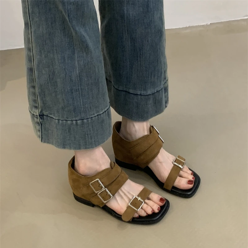 QR-559-4复古极简设计感休闲凉鞋女小众通勤皮带扣罗马内增高凉鞋