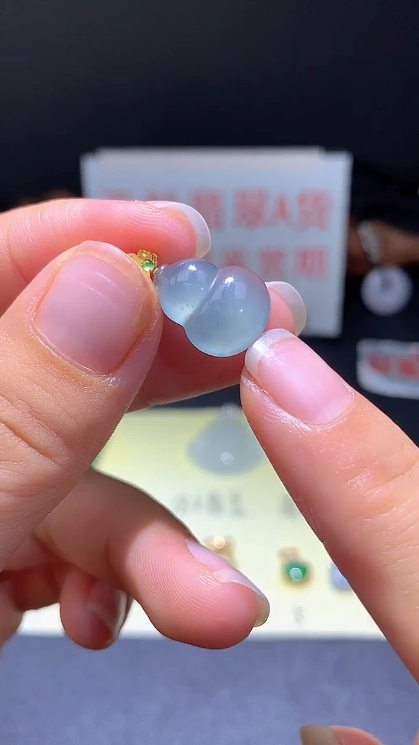 翡翠18K金镶嵌颈饰翡翠吊坠