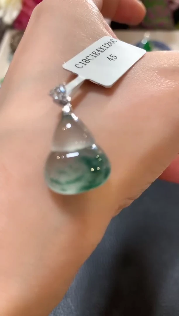 吊坠(不含链)18K金镶嵌翡翠n30 不退换