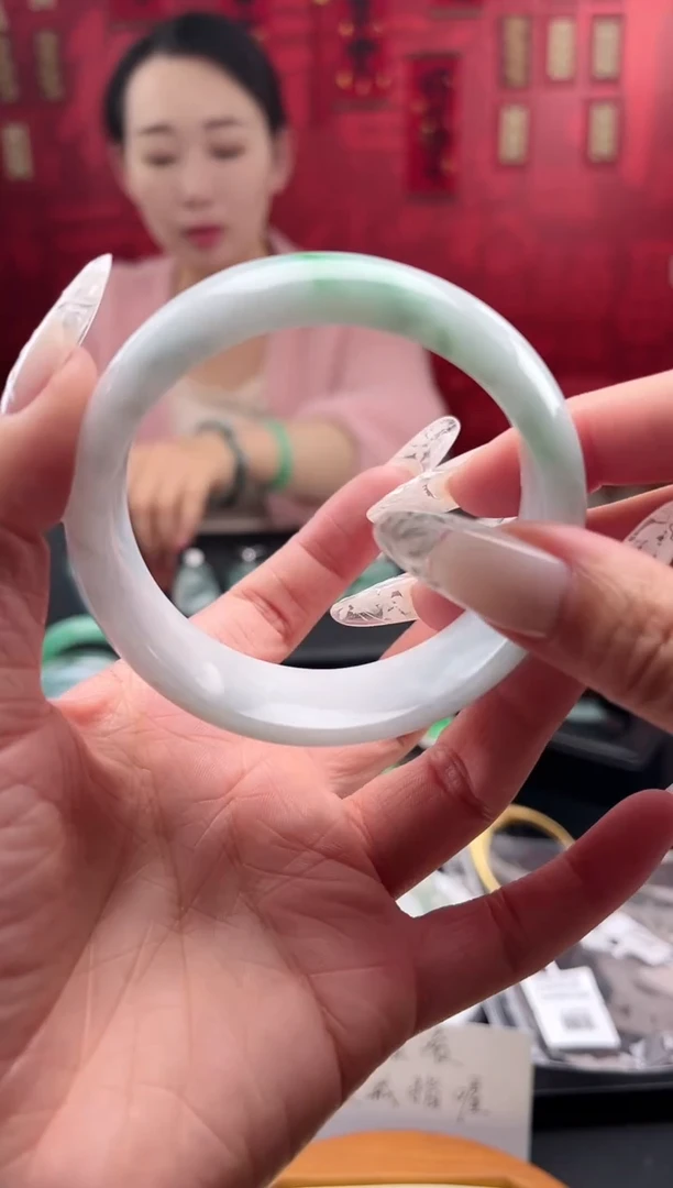 【闪购商品】翡翠手镯未镶嵌手镯