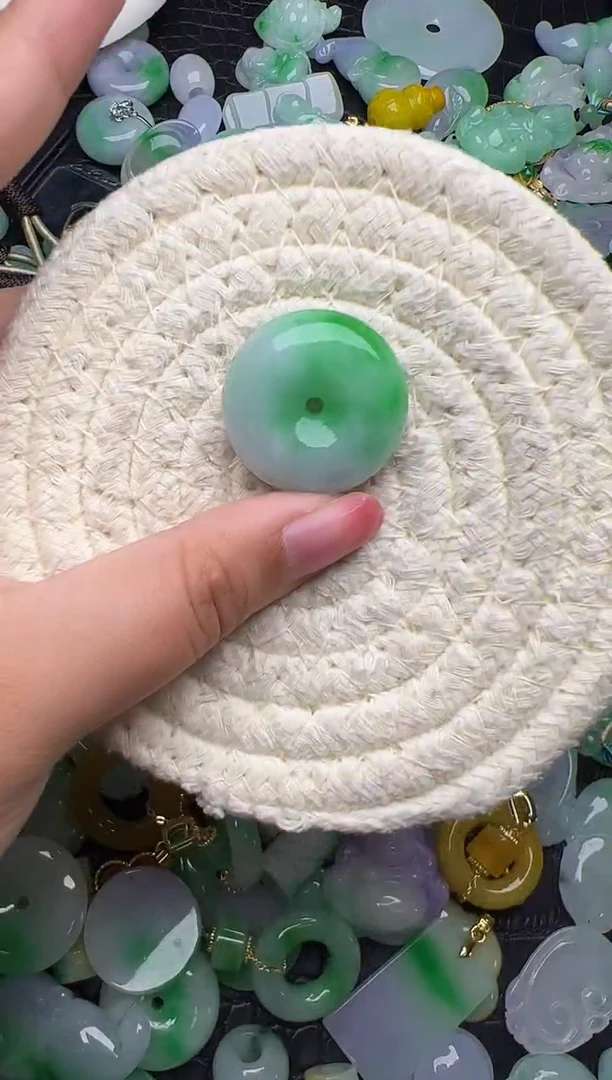 翡翠未镶嵌颈饰天然缅甸翡翠吊坠