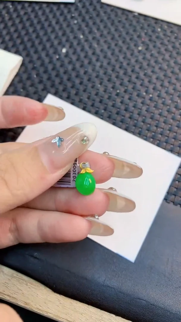 翡翠18K金镶嵌吊坠(不含链)1