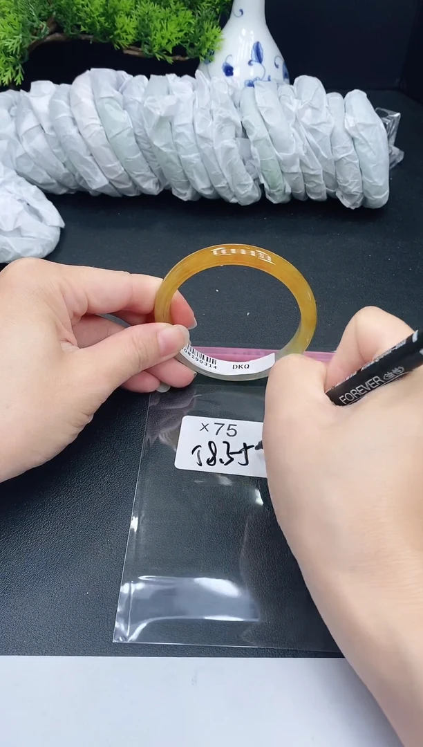 未镶嵌手镯翡翠75