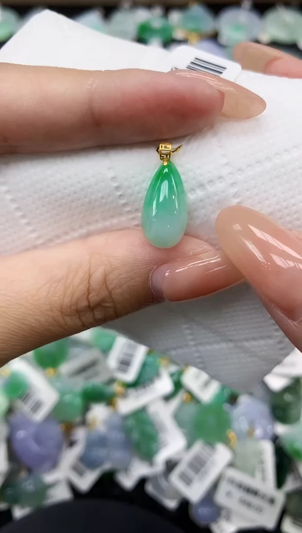 颈饰18K金镶嵌翡翠11111111111