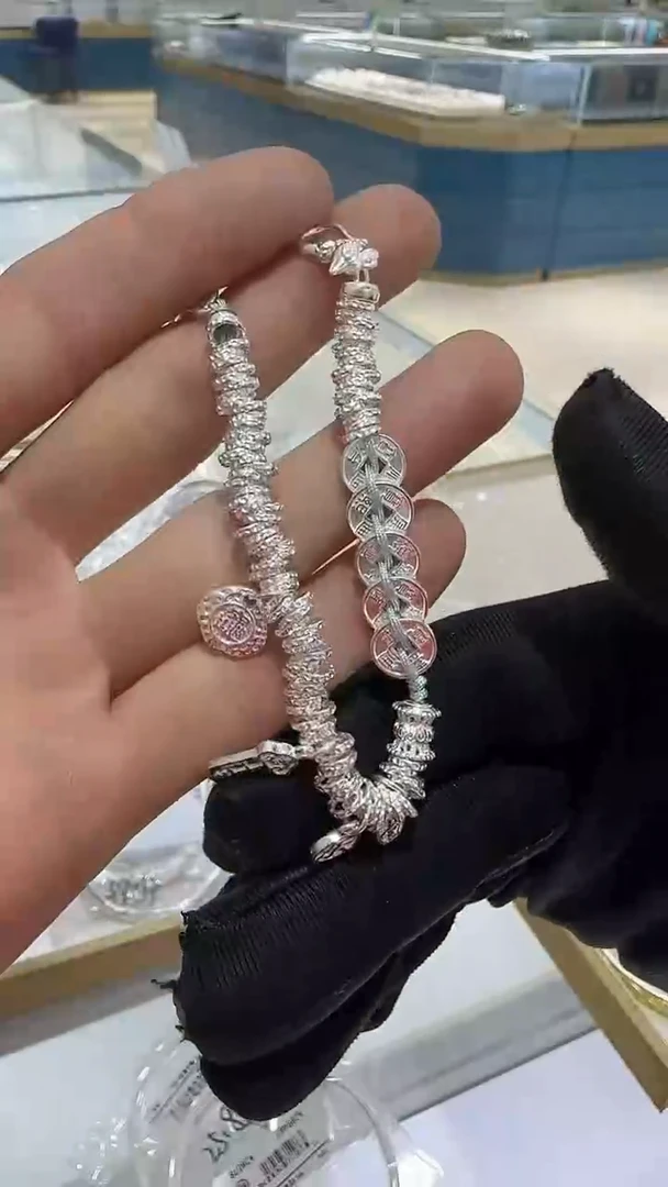 珐琅足银满圈盘缠五帝钱