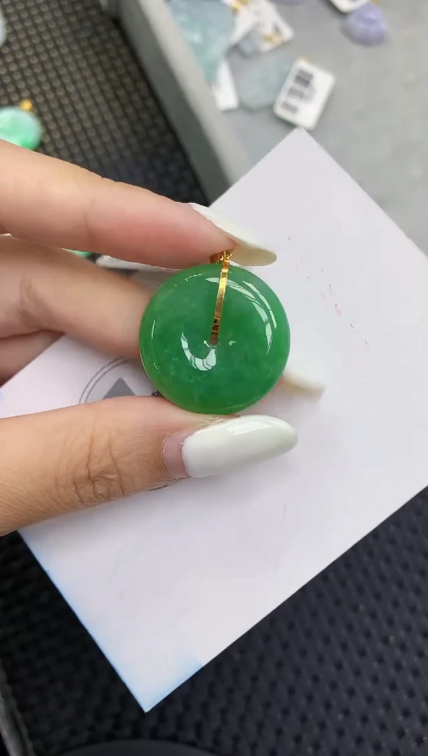 颈饰18K金镶嵌翡翠11111111111