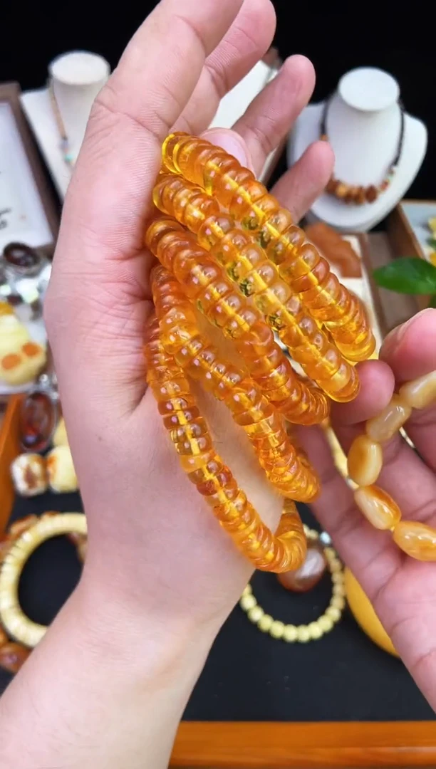 琥珀未镶嵌珠宝奇石多样性发其一