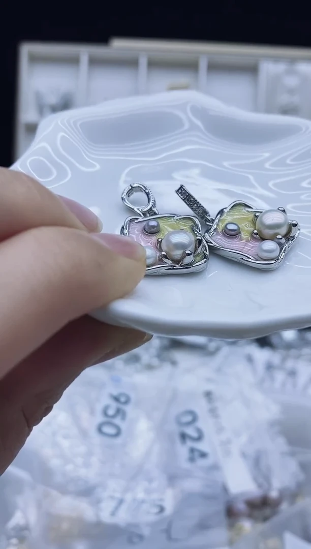 吊坠(不含链)银S800镀金镶嵌淡水珍珠吊坠多样性发其一