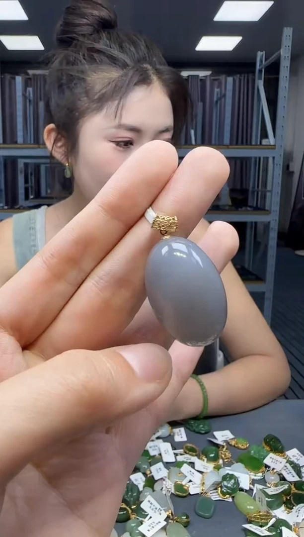 和田玉18K金镶嵌挂件1