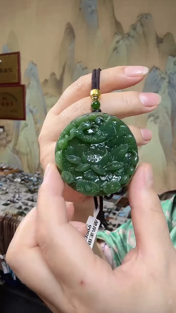 颈饰未镶嵌和田玉.