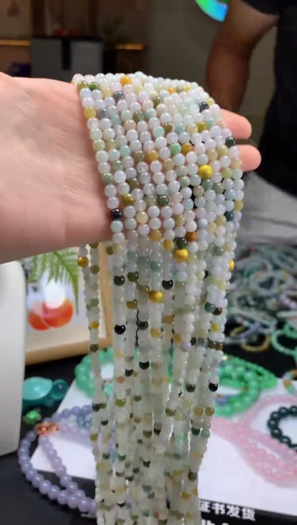 翡翠未镶嵌颈饰---19873多样性发其一